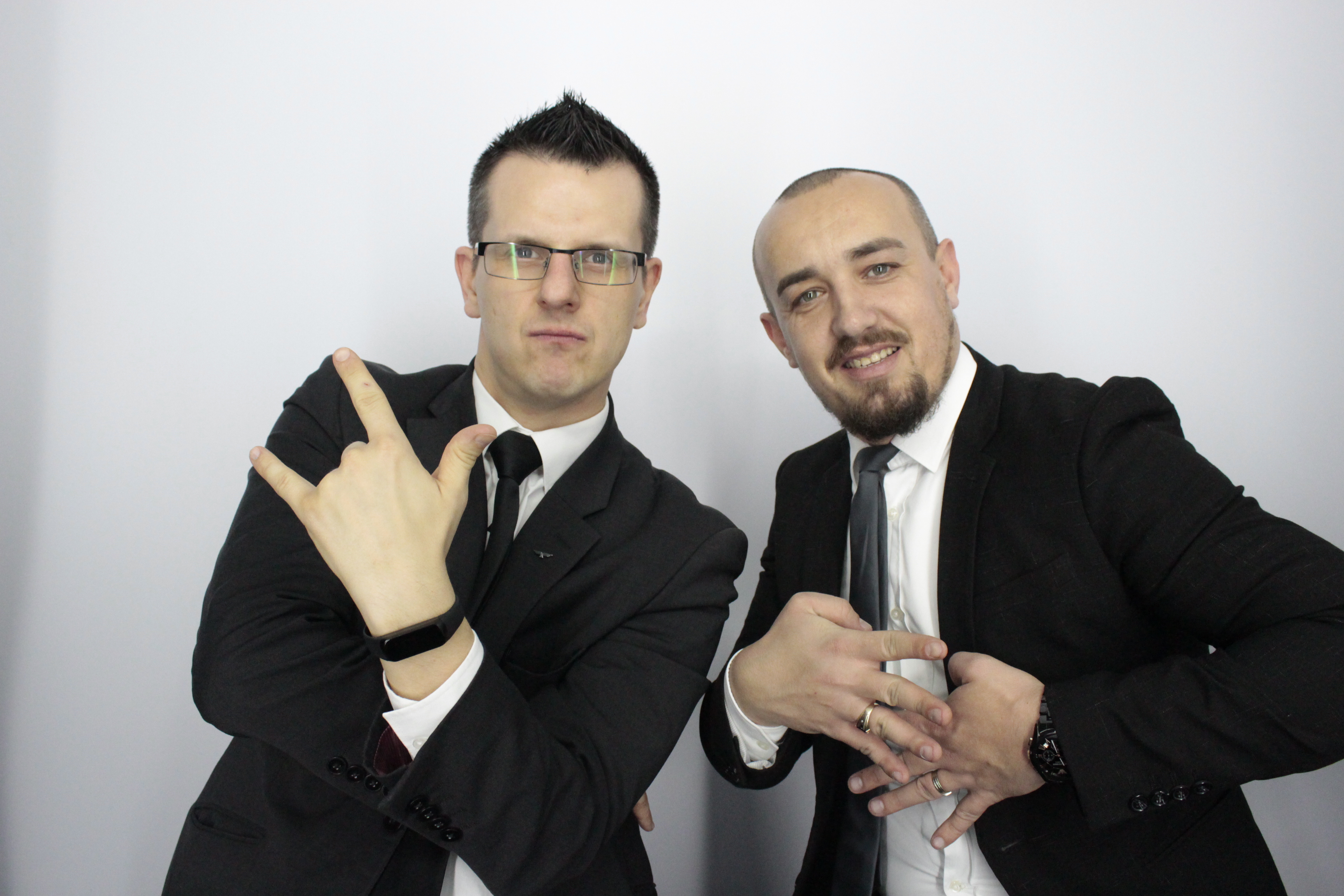End of Year Party – Aviator  | View more photos from the event at gallery.myphotoboothexperience.co.uk/u/MyPhotoBoothExperienceLtd/End-of-Year-Party-–-Aviator